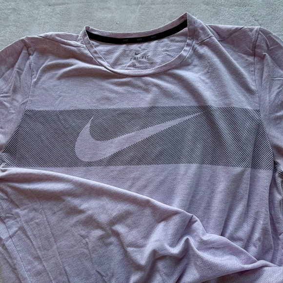 Nike DriFit Mens Xlarge Liliac shirtTraining Gym Athletic OOTD - Picture 6 of 7